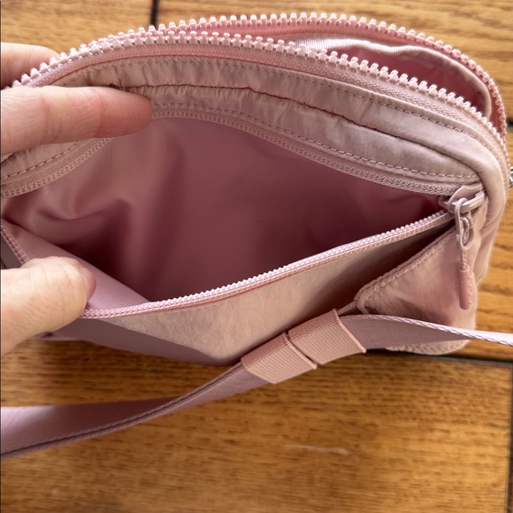 NWT Lululemon Everywhere Belt Bag Large With Long Strap 2L Pink Haze Lightweight - Picture 11 of 14